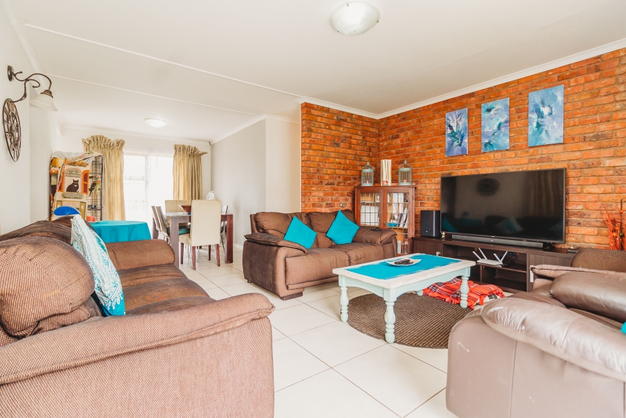 3 Bedroom Property for Sale in Denneoord Western Cape